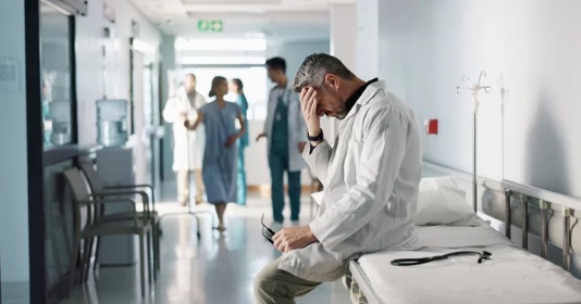 Orari di lavoro e turni di guardi dei medici, chirurghi e odontoiatri